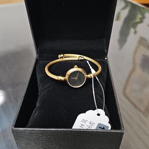 GUCCI Gold Women's Bracelet Watch